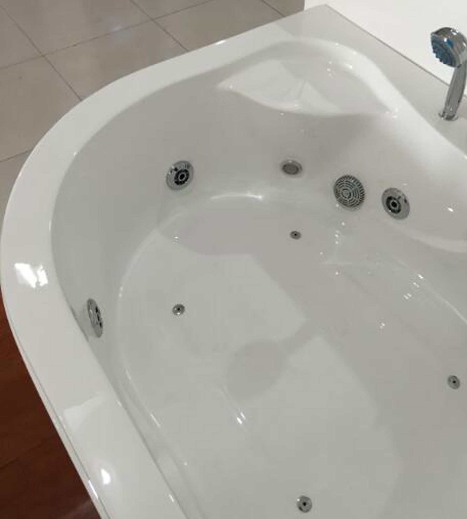 Whirlpool Bathtub white 66.5" x 45" with Heater - Varadero